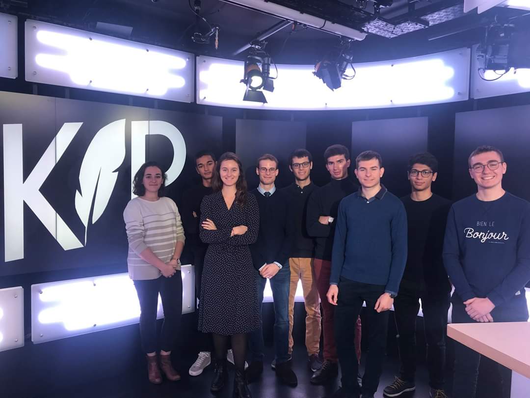 KIPHEC's tweet image. Ce jeudi, notre équipe s'est rendue dans les locaux du groupe @LesEchos @le_Parisien pour une matinée exceptionnelle. Nous avons pu observer le quotidien des journalistes et échanger sur les enjeux des #médias de demain. Merci beaucoup à la rédaction qui nous a reçus. @HECParis