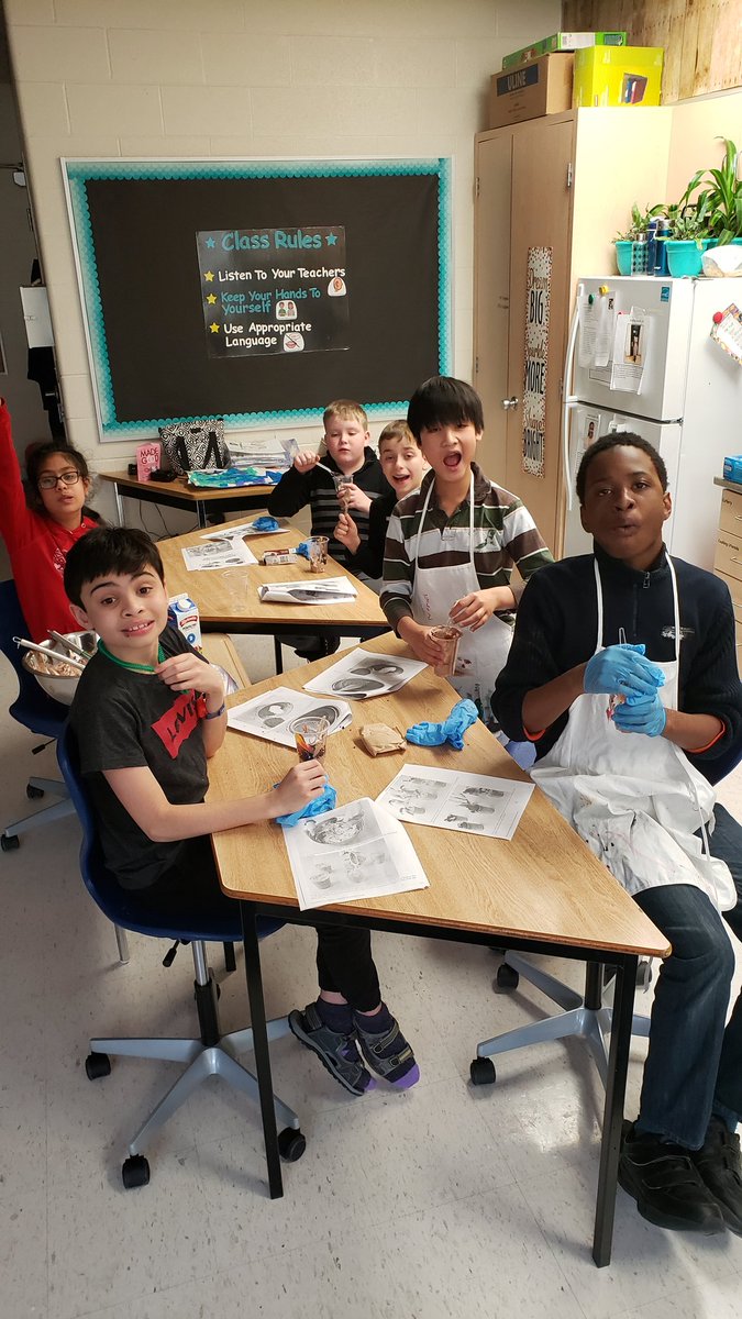 RISERoom110's tweet image. Today in cooking Ss made some  Deliciously Disgusting worms and dirt!! #yummy  #fridaycooking @PeelSchools @JamesGrievePS