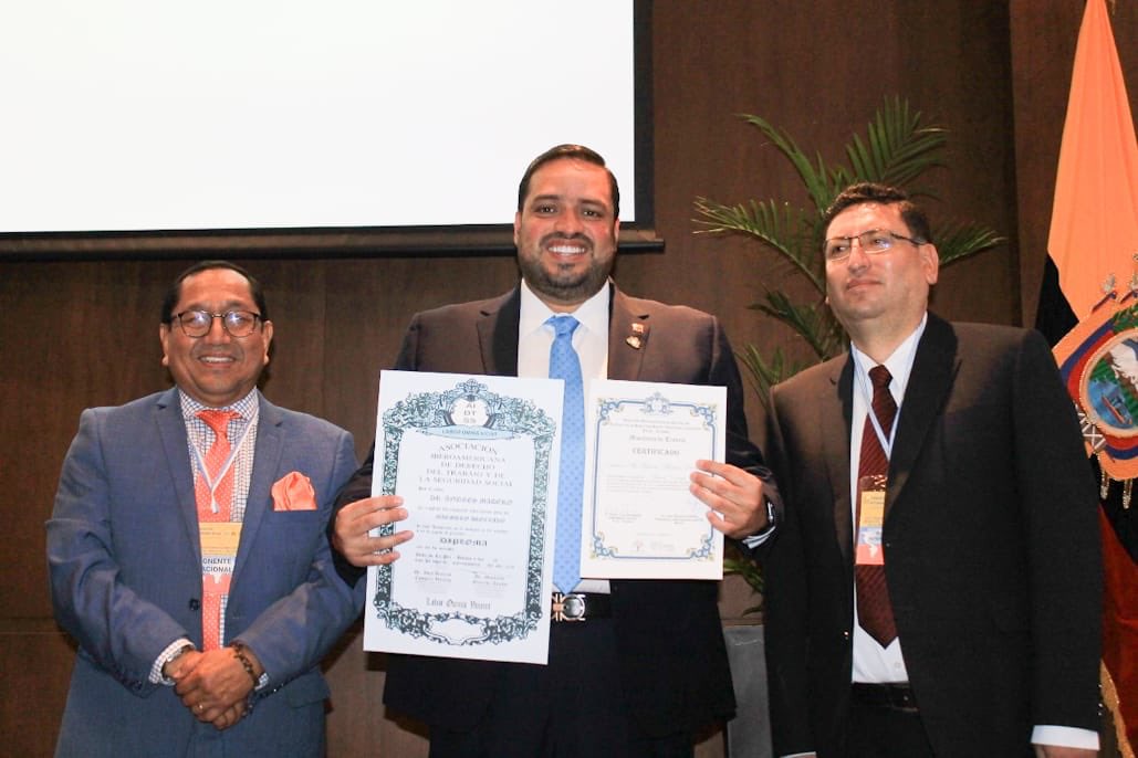 abgmadero's tweet photo. La Asociación Iberoamericana "Dr. Guillermo Cabanellas", otorgó la más alta condecoración denominada “Justicia Social”, al presidente @Lenin Moreno, en reconocimiento al trabajo realizado a nivel mundial en el tema de inclusión social y en la defensa de los derechos laborales. https://t.co/GzwJoFeWmI
