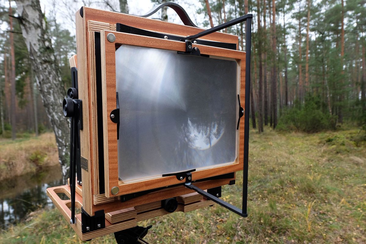 SvedovskyCamera's tweet photo. Svedovsky 8x10E, mahogany waterproof plywood, bail back, focusing screen cover, bellows ext. 600mm #8x10 #svedovsky #wetplate #tintype #largeformat #filmphotography #collodion #analog #filmisnotdead https://t.co/oQ6FiHvjx5