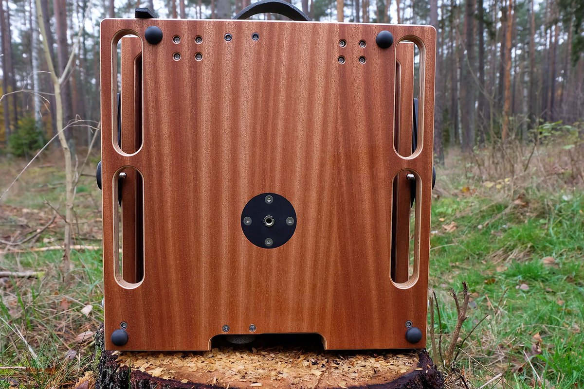 SvedovskyCamera's tweet photo. Svedovsky 8x10E, mahogany waterproof plywood, bail back, focusing screen cover, bellows ext. 600mm #8x10 #svedovsky #wetplate #tintype #largeformat #filmphotography #collodion #analog #filmisnotdead https://t.co/oQ6FiHvjx5
