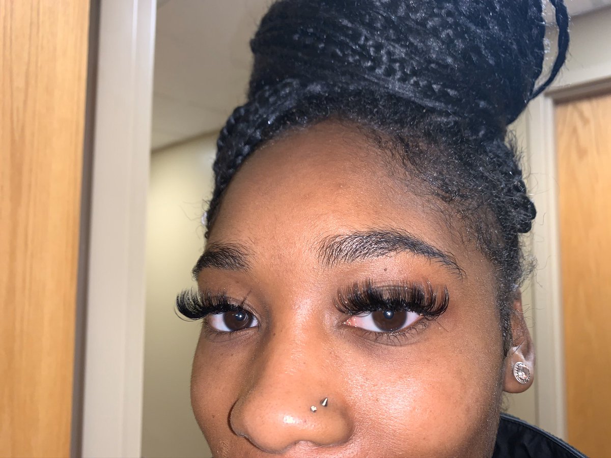 foreverlushlas1's tweet photo. If you’re not booking with me, then who? 🧐 Get into this VOLUME SET 😍😍😍 
•
•
•
•Before &amp; After 
•#lashextensions #nola #nolalashes #mke #volumelashextensions #xulalashtech #xula23 #xula22 #xula21 #xula20 #blacklashtech https://t.co/fdQkRoAT8k