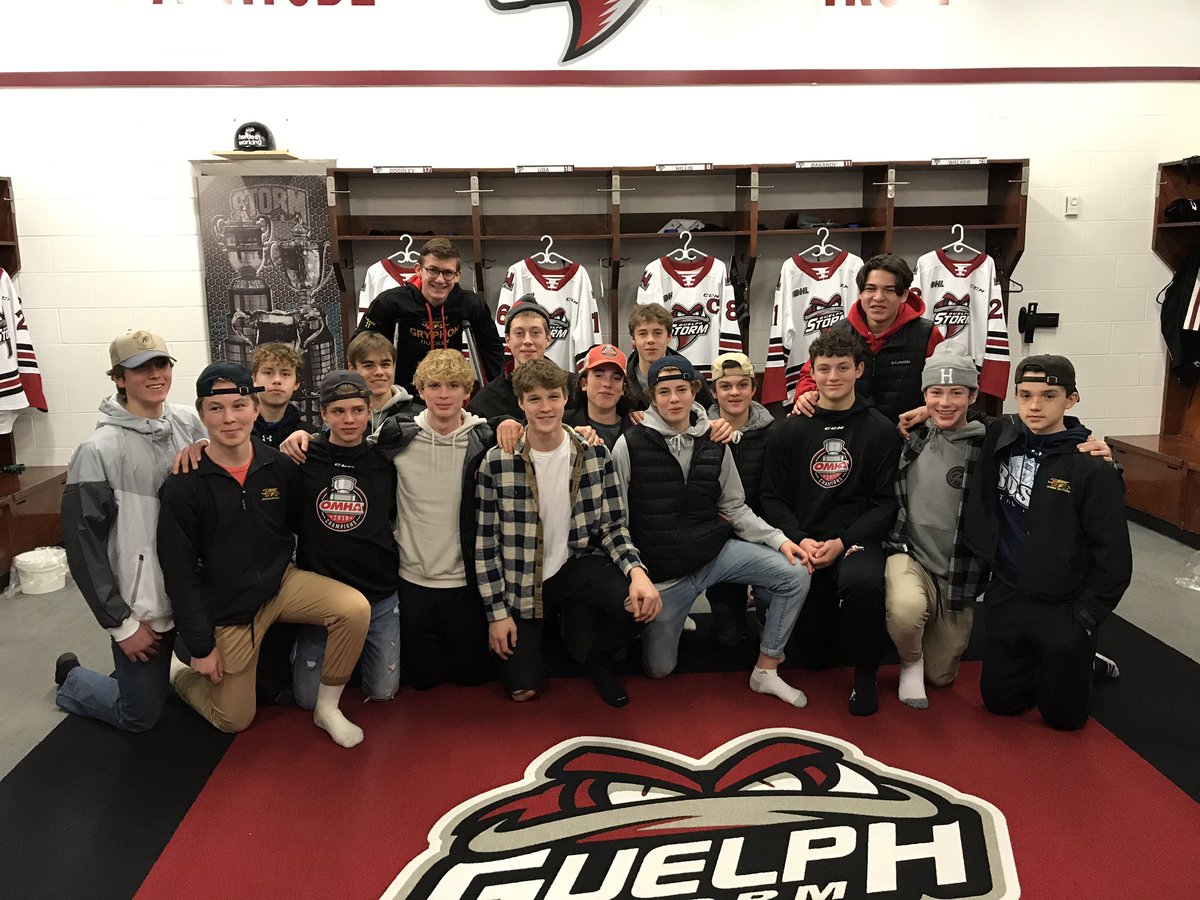 jr_u15's tweet photo. Bantam AAA dressing tour and chat with Coach Wiseman @jr_u15 @Storm_City https://t.co/yKCbTNj6wA