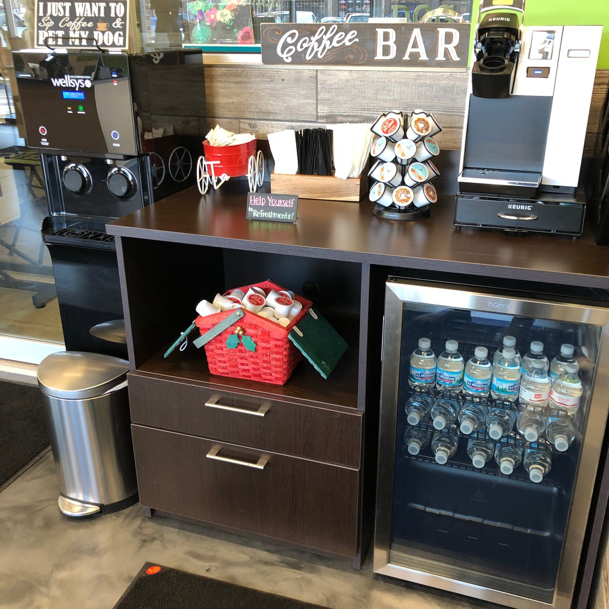 pet_evolution's tweet image. 'Twas the night before Small Business Saturday, when all through the store...
Not a creature was stirring, not even a mouse (Alice makes sure of that!).
The shelves and the coffee bar were stocked with care, 
In hopes that the amazing customers soon would be there!