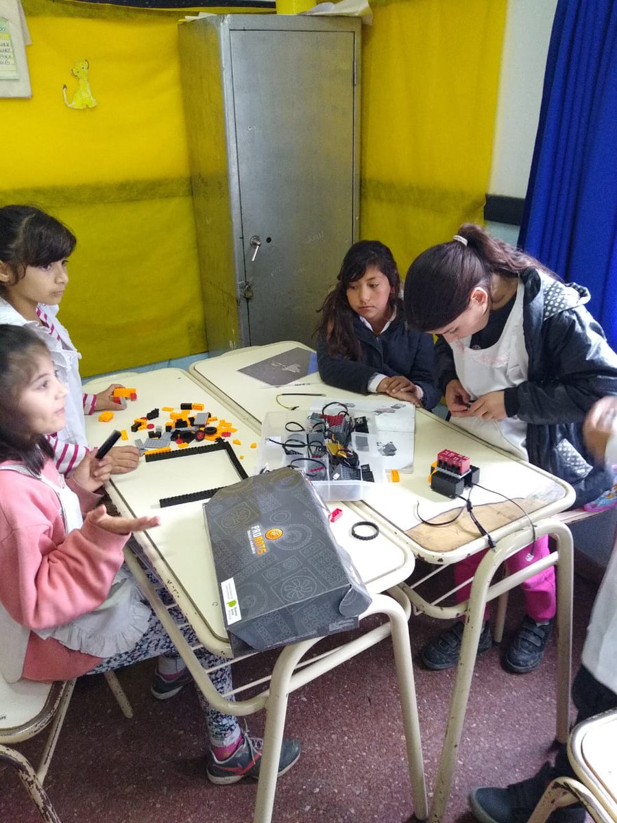 BAEduRobotR12's tweet photo. Preparando cierre de proyecto con 5to de la EP N°16 de #Baradero #programacion del Plan Provincial de Robotica Educativa. 👨‍💻🤖
#PPRE
@baeducacion
 
@baconectados https://t.co/nJa8OYQWac