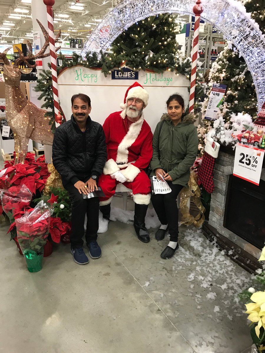 Our customers loving Santa in Stone Mountain #640. Victor recognizing outstanding service in Loganville #2969 D832 rocking Black Friday #BlackFriday2019 #Lowes