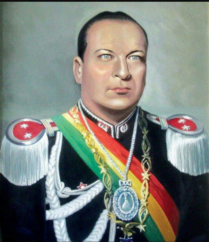 ValArgen's tweet image. Acá dato simpático que despertará una sonrisa: Gualberto Villarroel, militar boliviano a quien Perón ayudó a dar golpe en su país en 1943, murió al ser sacado del Palacio de Gobierno por una turba furiosa, mientras era apuñalado y golpeado. Cadáver fue colgado en plaza de La Paz