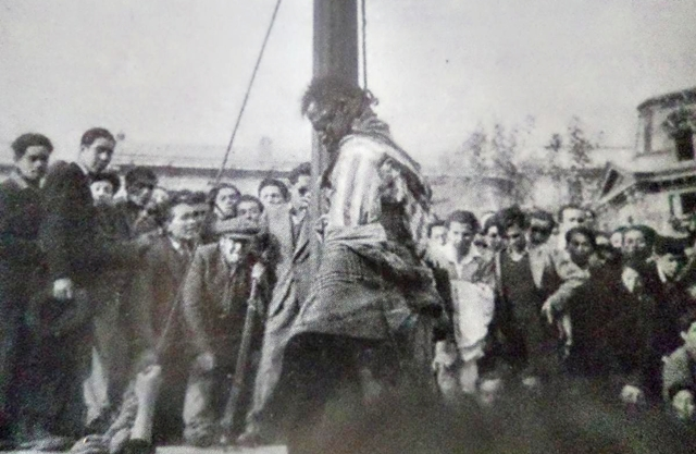 ValArgen's tweet image. Acá dato simpático que despertará una sonrisa: Gualberto Villarroel, militar boliviano a quien Perón ayudó a dar golpe en su país en 1943, murió al ser sacado del Palacio de Gobierno por una turba furiosa, mientras era apuñalado y golpeado. Cadáver fue colgado en plaza de La Paz