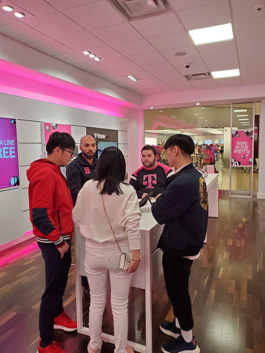 On behalf of the Short Hills Team in New Jersey, Happy Black Friday to all of the @Tmobile stores putting in work today! Shout-Out to our RDM <a href="/OmarAhmed_NJ/">Omar Ahmed</a> for helping us close a 4 liner banger 💥 Always grateful for your support 🙏 #MagentaArmy #WeWontStop
