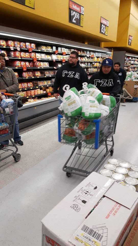csun_gammas's tweet photo. Happy Thanksgiving!! This year the DELTA Chapter of Gamma Zeta Alpha Fraternity, Inc. had the opportunity to feed 125 low income families around the San Fernando Valley. We have worked hard all year long to reach our goal and thank all of you for supporting our events! https://t.co/CyVjn15Lcj