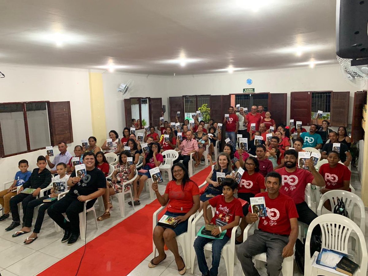 PrC_Augusto's tweet photo. O estudo da Palavra é um dos maiores catalisadores do crescimento espiritual. 

Todos estudando a Bíblia de forma sistemática. Jornada Espiritual 365 dias em 2020. 
#NoiteAbençoada em Cidade Verde/JP. @pastorw07 https://t.co/2vFyTcYwVu