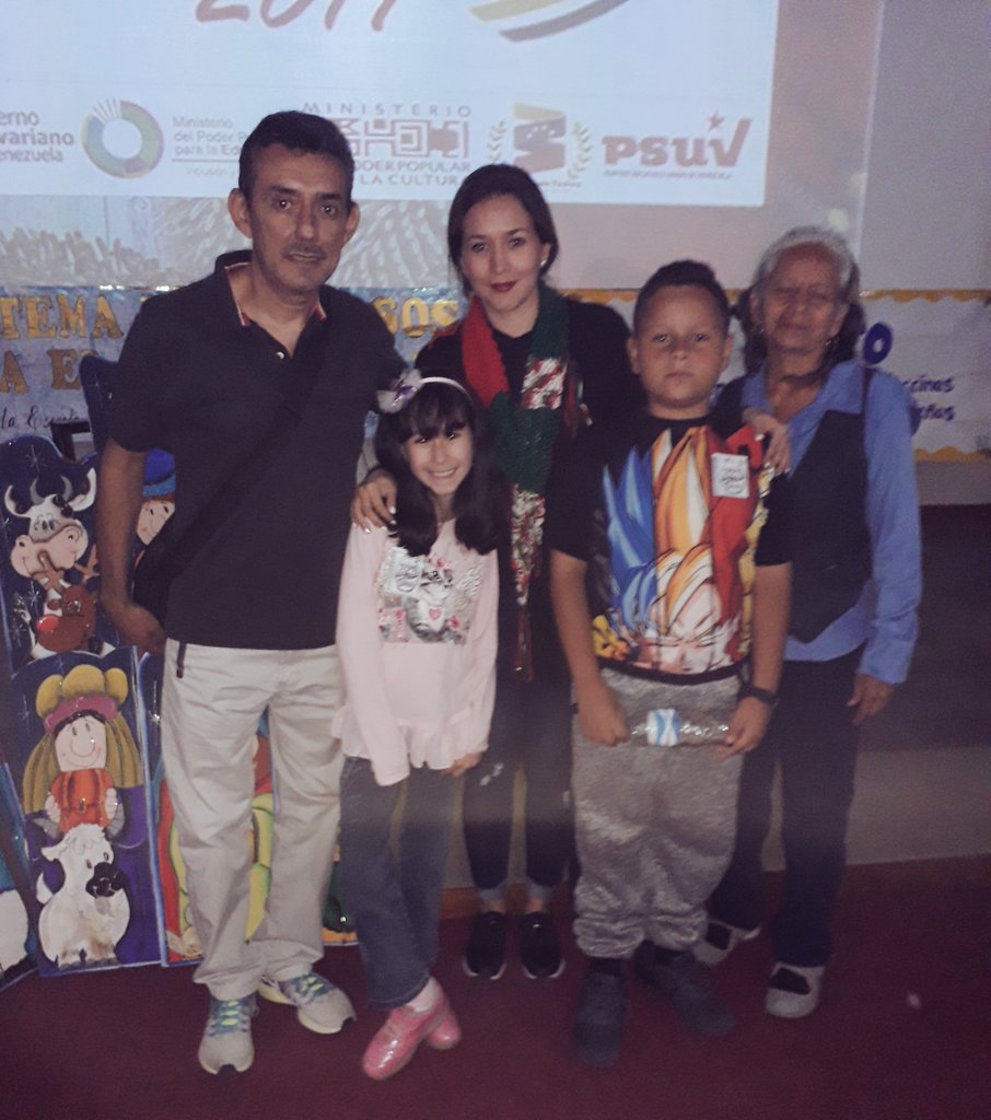 carlosrangelian's tweet photo. Disfrutando del 4to encuentro de producciones audiovisuales #MensajeNavideño 2019 con los niños y niñas del municipio San Cristóbal Edo Táchira @MPPEDUCACION @fernanblanc @serviots @Crazet2011 @NicolasMaduro @charlychaves @ZonaEducTachira @psuvaristobulo https://t.co/uWJgjNmwyu