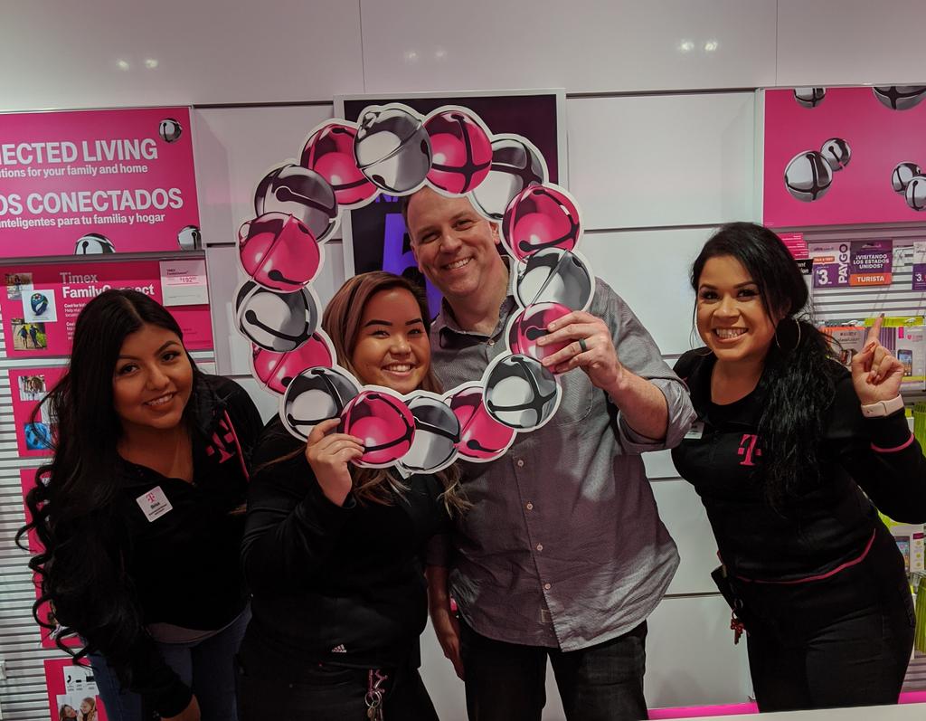 It's always a pleasure having <a href="/AdrianVanHooser/">Adrian Van Hooser</a> at #SaucySouthland, thank you for visiting us and helping support! #HolidaySeason #BAMily #WestIsBest #BEASTBAY