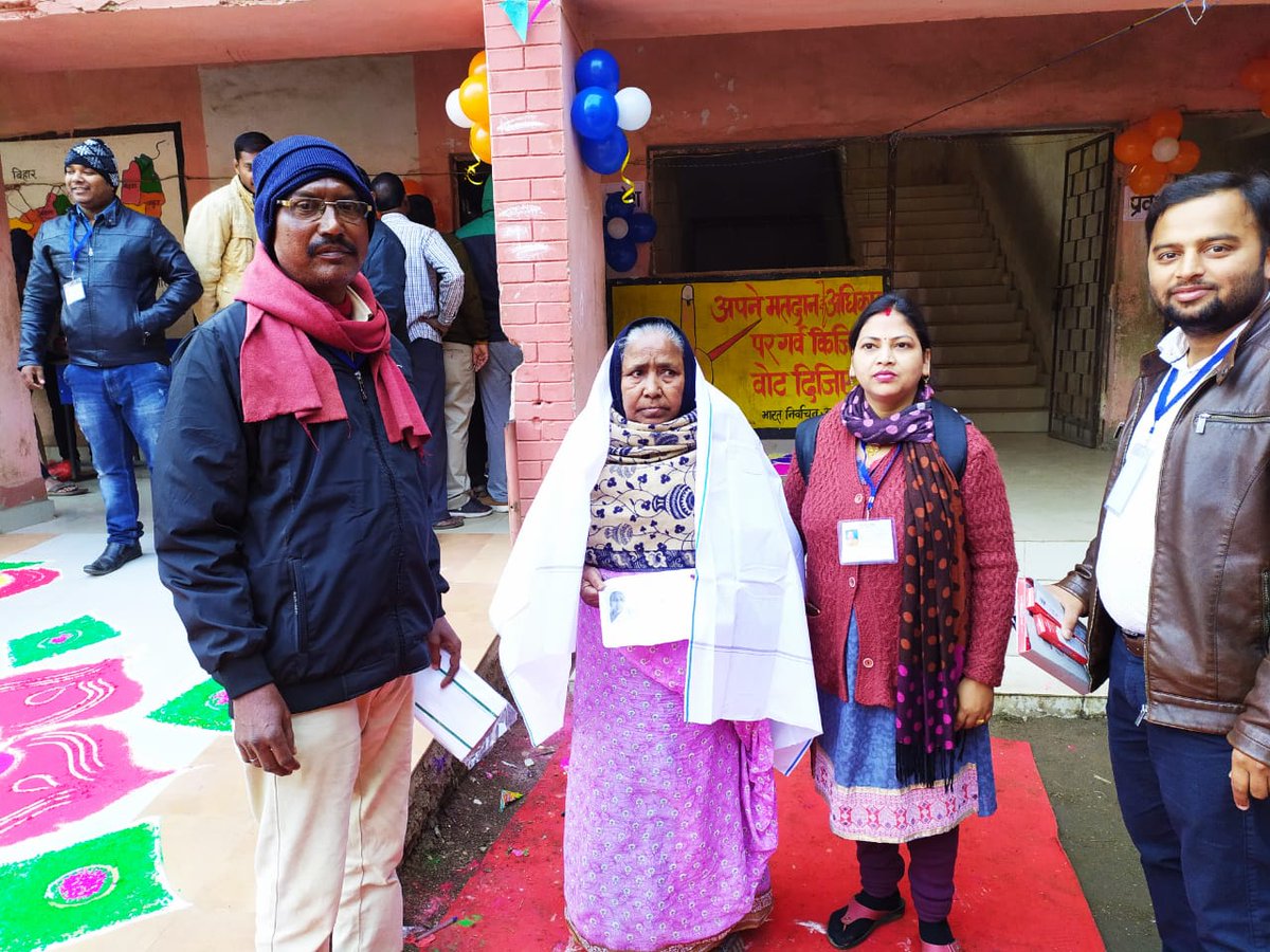 LateharDistrict's tweet photo. #pollday
Polling started #latehar
enthusiastic voters reached to cast vote
#votingrights
Polling Timing: 7:00 am to 3:00pm
#vidhansabhasabhaelection2019
#JharkhandKtyohaar
#castyourvote
#modelbooth
#webcasting
#sakhibooth
#accessiblevoting
#voteforlatehar
@ceojharkhand
@ECISVEEP https://t.co/HB6VAZoHMm