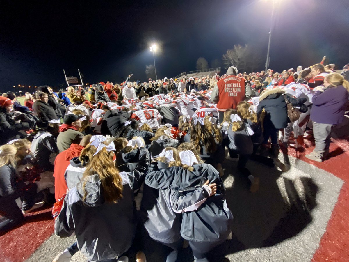Feeling extremely grateful to be a part of the <a href="/Avonworthschool/">Avonworth District</a> community. The <a href="/AvonworthFB/">Avonworth Football</a> team is going to states!! Congratulations #Lopes, y’all deserve this! #HookEmLopes