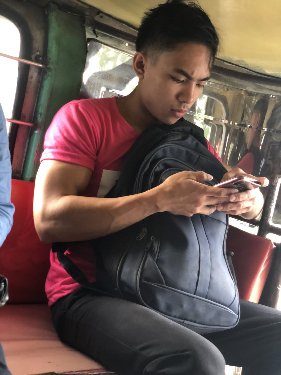 watcherPH's tweet photo. Nu kayang pinapanuod ni kyah? Parang nahihirapan sya... #SarapngPinoy #borta #muscles #maninpink #ninjamoves #altercalamba #alterlaguna #alterph #alterpinoy #calamba #hottie #BlackFriday #gymlife https://t.co/HPKaQPZul5
