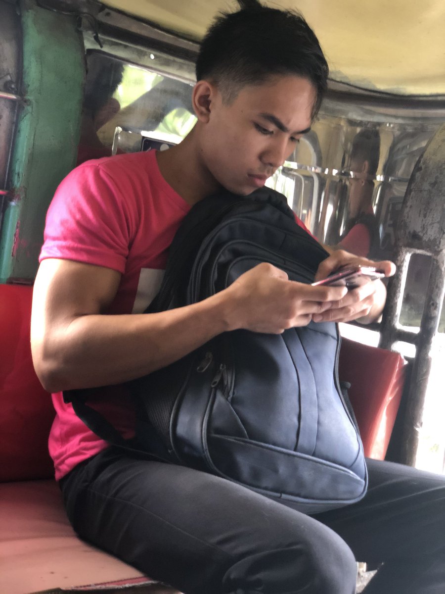 watcherPH's tweet photo. Nu kayang pinapanuod ni kyah? Parang nahihirapan sya... #SarapngPinoy #borta #muscles #maninpink #ninjamoves #altercalamba #alterlaguna #alterph #alterpinoy #calamba #hottie #BlackFriday #gymlife https://t.co/HPKaQPZul5