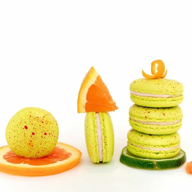 BonMacaronVic's tweet photo. Don't let the cold weather get you down, try some bright and flavourful macarons to put some pep in your step!
.
.
.
.
.
📸: @hattieroot
#vancouver #bonmacaron #macarons #victoriabc #macaronstagram #glutenfree #victoriabccanada #frenchpastries #macaronslover #glutenfreerecip… https://t.co/Y89IyKEHxg
