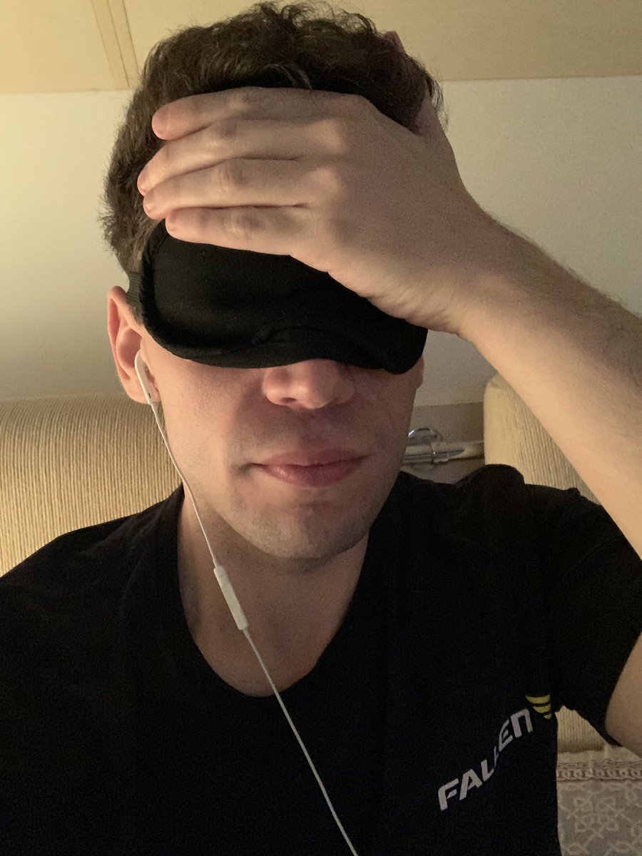 bczzfps's tweet photo. Eu assistindo o @mibr entrando tapete na mira no 13-10 vs. @FNATIC 

FailFish NotLikeThis #ECSnaBTS https://t.co/GqqK8lsu1R