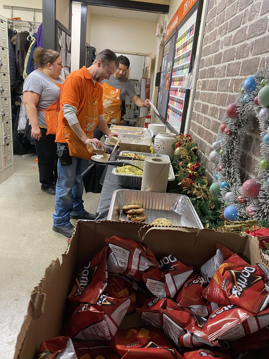 Our way of saying thank you to our associates for all their hard work today. Here’s to another successful #BlackFriday !!👏🏼👏🏼🏆