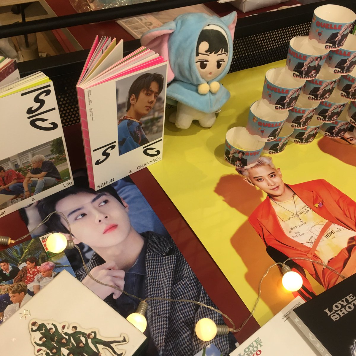 gumayusick's tweet photo. my first ever exo event! thank you @QuellevieCH for organising the lovely event ✨💫 the freebies look amazing 💗 also i enjoyed listening to exo at the restaurant even tho i was listening to them on the way #PartyHardwithChanHun https://t.co/8XBkvCjLXh