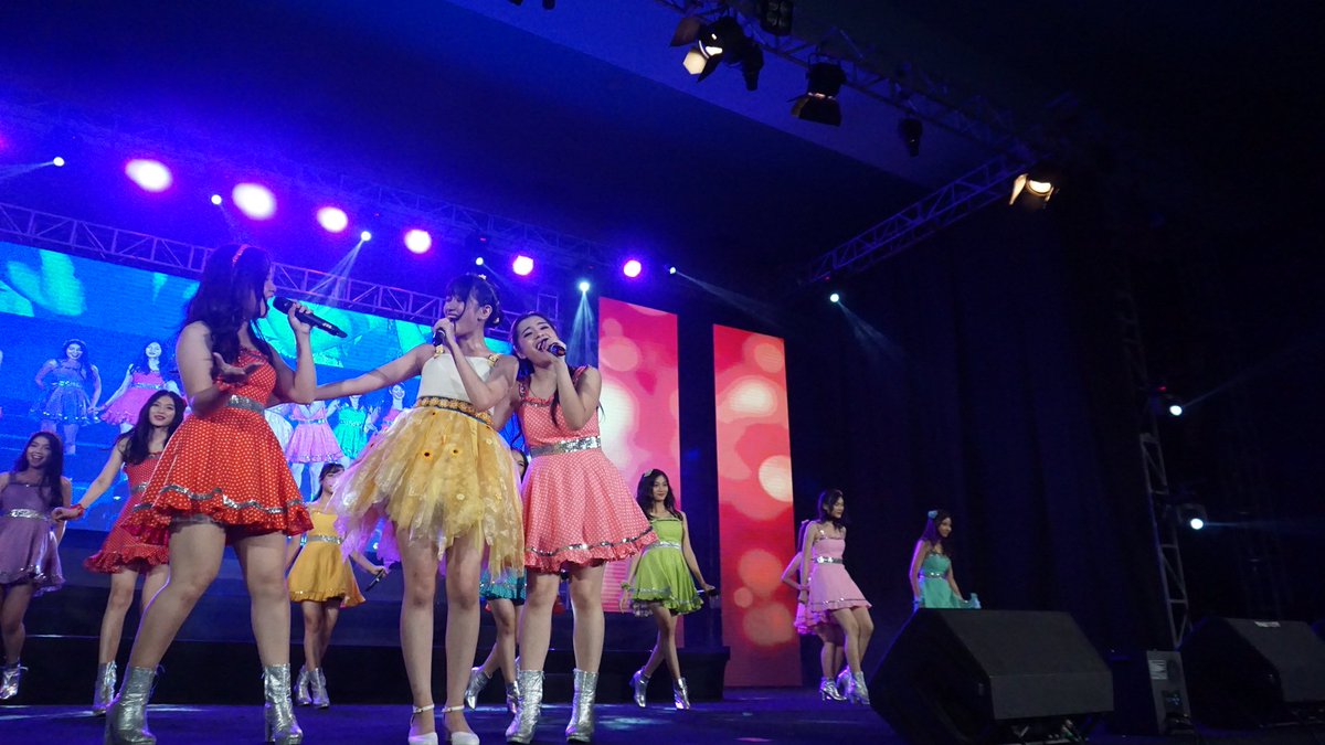 officialJKT48's tweet photo. M18 Boku no Taiyou
#JKT48WisudaSakura https://t.co/I5IeMFb1LG