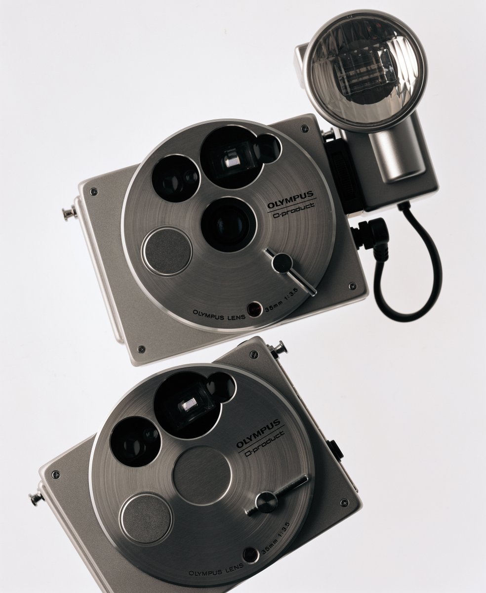 会場の壁面には実物がプロジェクションされていますが、その場での対応