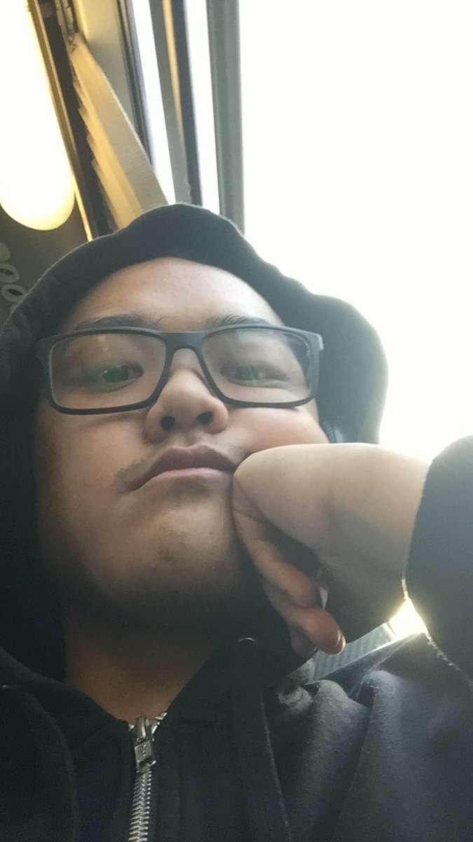 Lexiique's tweet photo. Après avoir rater mon premier train, je suis en route pour Lyon. Hâte de voir la S&B se faire ridiculiser par le bde #guezmer https://t.co/oOKYPJrHkT