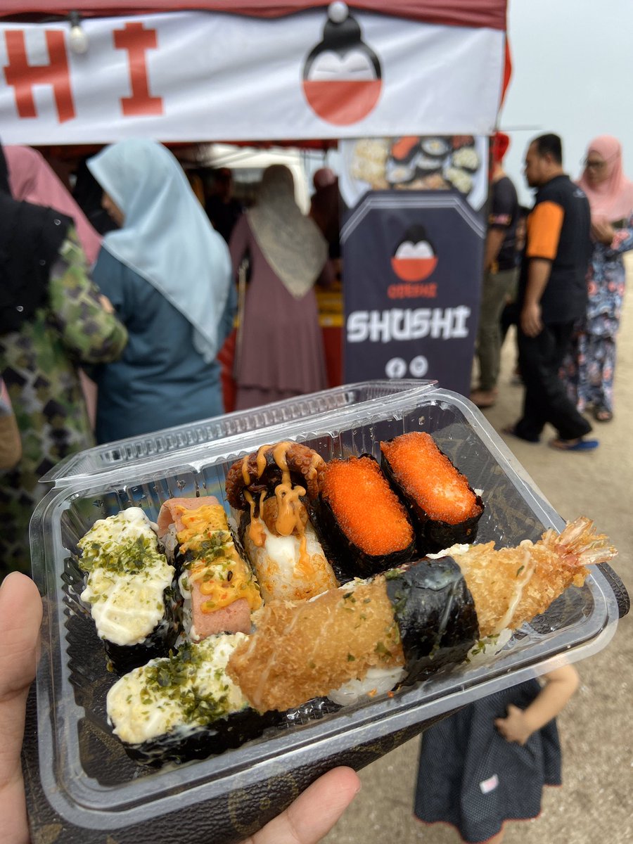 Oden Oishi @ Pantai Batu BurokSushi dekat sini RM1.20 & RM3.00 per piece. Sushi lover mesti suka! #TernakLemakBersamaSaroh