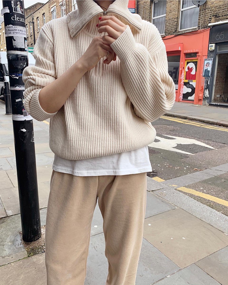 𝑀𝑎𝑦𝑎𝑛 私のアイコンでも着てるデザインだけど 最近韓国流行の 大きい襟のニットがほんと可愛い アウターのコートから出してもさ こんなにかわいいんだよ モール準備できたらいち早く ラインナップさせる予定さ