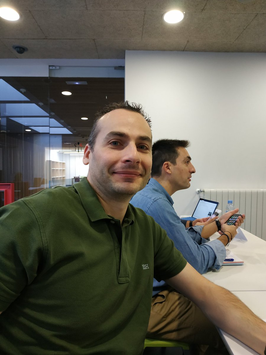 Compartiendo grandes momentos con un gran compañero.

Un referente para todos nosotros. #i40vall