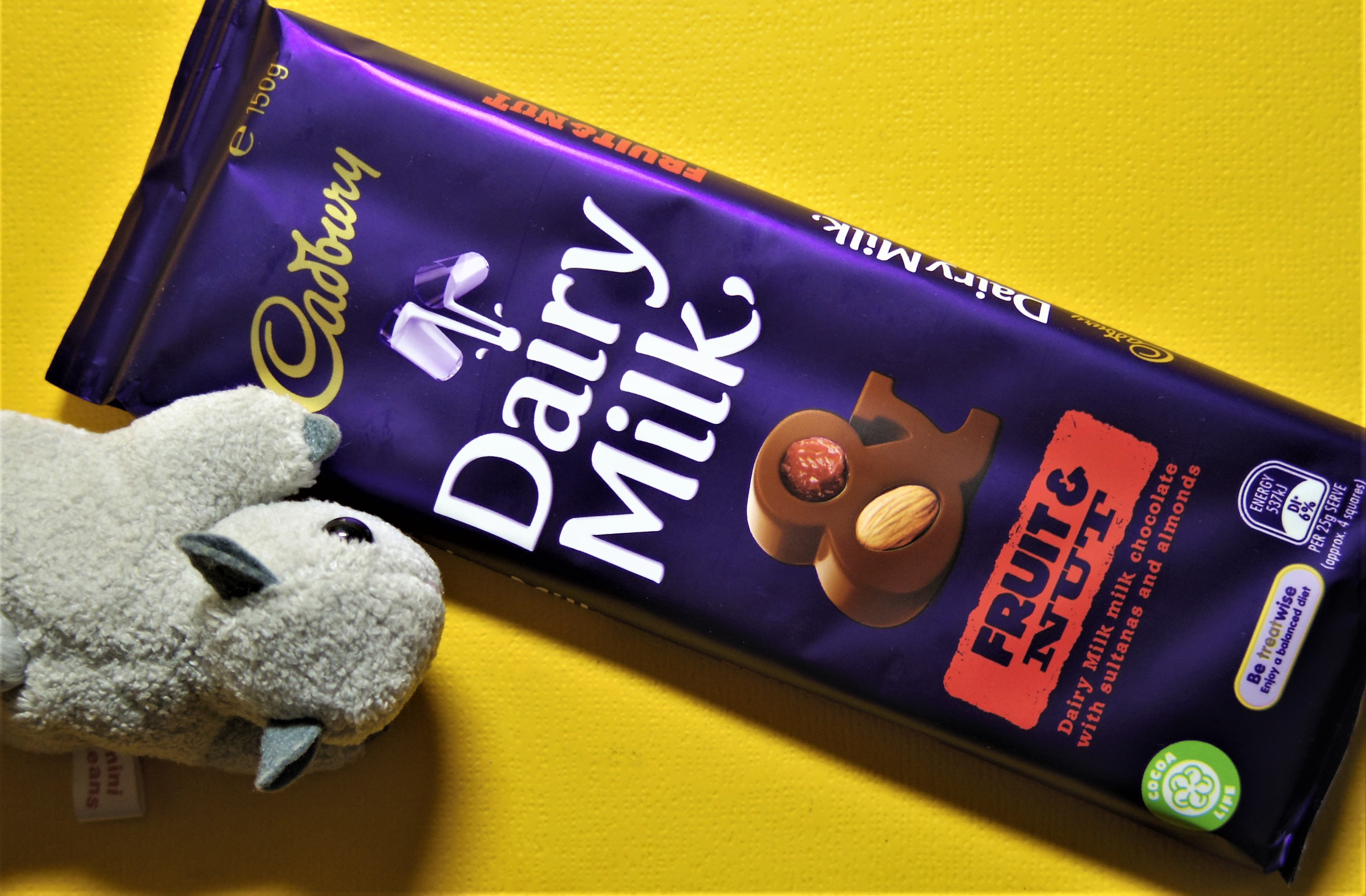 Yass キャドバリーデイリーミルク フルーツ ナッツ買ってきた これ 好きなんだよなぁ キャドバリー デイリーミルク チョコレート Cadbury Chocolates 巴商事 T Co Stbclgbuta Twitter