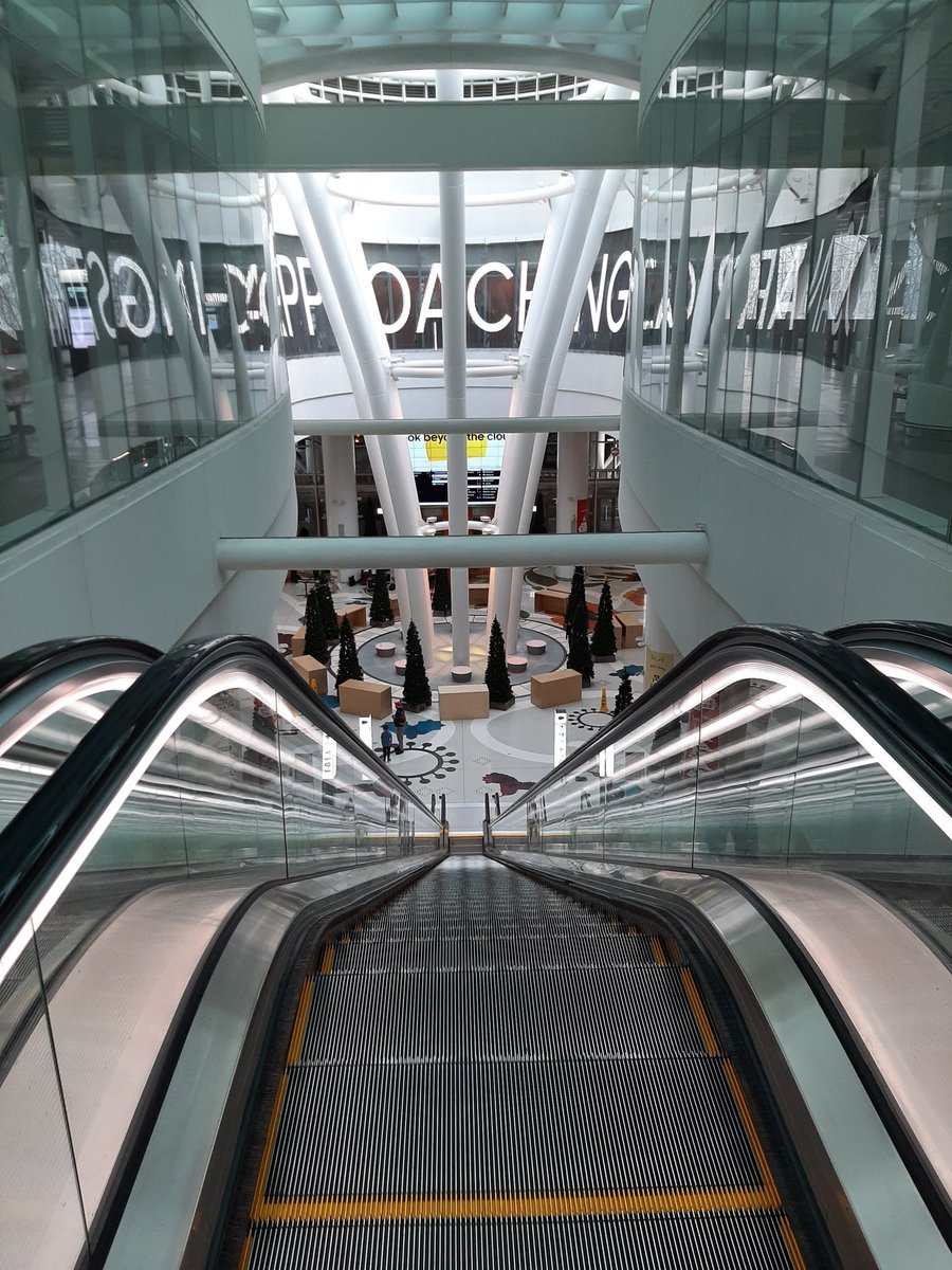 MYorke27's tweet photo. Thx 2 Sandor of #AdamsonAssociates &amp; Ed of the #TJPA for arranging a great tour of the @salesforce #SalesforceTransitCenter -1.2M s/f, 2.46$B, 30k commuters a day, a 5.4 acre rooftop park &amp; future cxn to #Caltrain #infrastructure #transit #citybuilding @PCPArch https://t.co/zKZHWhIQs5