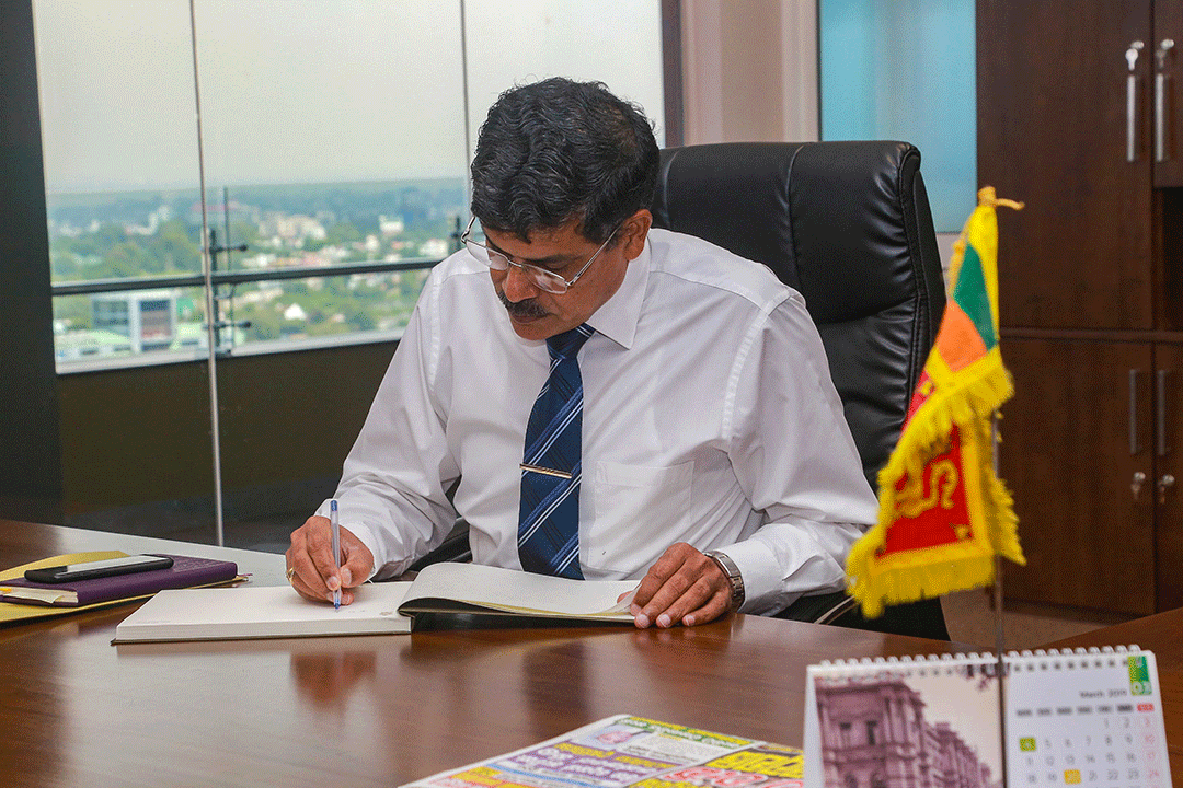 GStrategy2020's tweet photo. රාජ්‍ය පරිපාලන, ස්වදේශ කටයුතු, පළාත් සභා හා පළාත් පාලන අමාත්‍යාංශයේ ලේකම් එස්.හෙට්ටිආරච්චි මහතා #PressPollSL #srilankavision #VisionInAction #GRVision #LKA #PodujanaParty #SLPPMedia https://t.co/JeV2Es3F1T