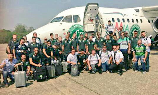 PicksPepe's tweet photo. Un dia como hoy.... hace 3 años.... 😢😥

Se desplomaba el avión en el que viajaba el Chapecoense Brasileño a Colombia para disputar la final de la Copa Sudamericana...

#TBF https://t.co/zTk0ksVvWG