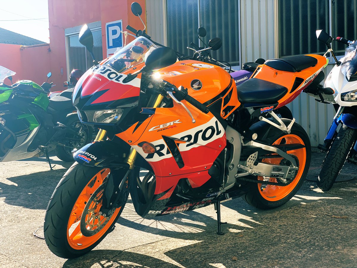 Repsol222's tweet photo. 何言ってるか分からねぇと思うが、CBR600RRお別れして、PC40後期納車されました！() https://t.co/PDRD20kTSp