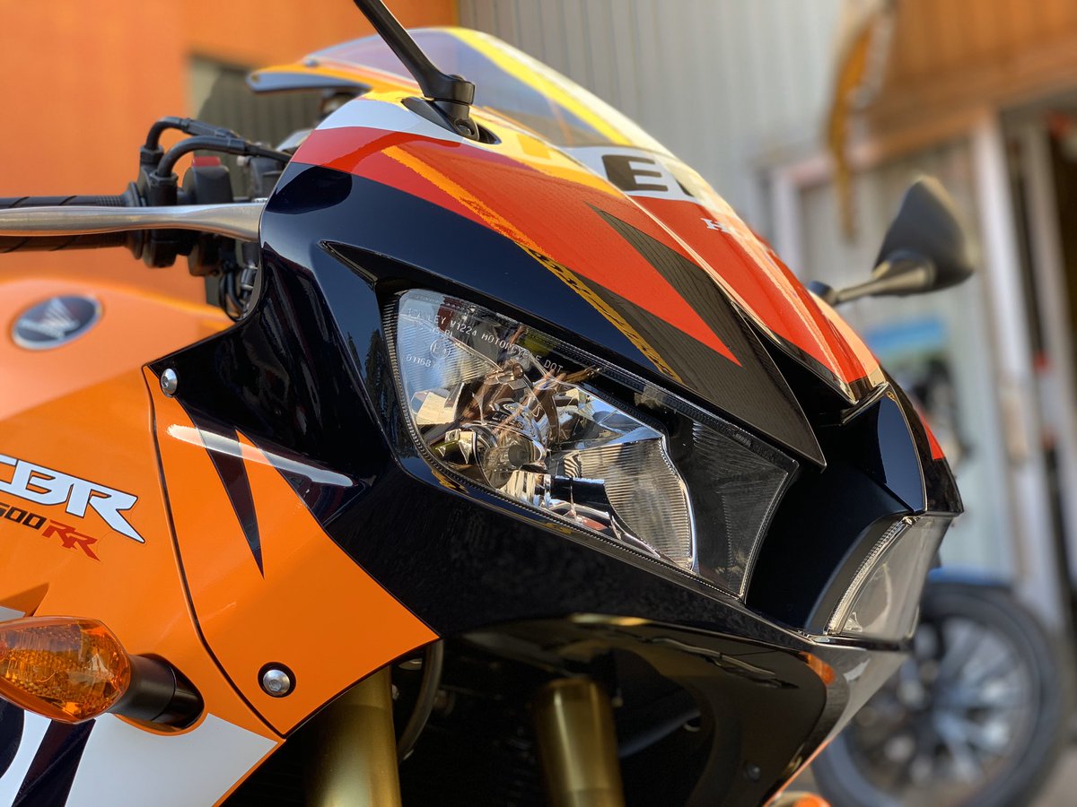 Repsol222's tweet photo. 何言ってるか分からねぇと思うが、CBR600RRお別れして、PC40後期納車されました！() https://t.co/PDRD20kTSp