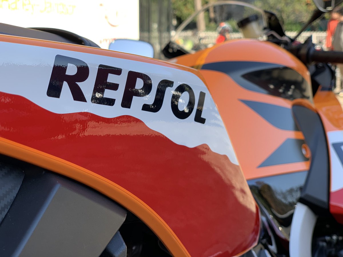 Repsol222's tweet photo. 何言ってるか分からねぇと思うが、CBR600RRお別れして、PC40後期納車されました！() https://t.co/PDRD20kTSp