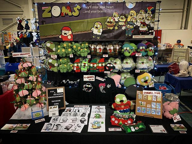We are all set up and GeekCraft Expo has officially begun!
🎁🎁🎁🎁🎁🎁🎁🎁🎁🎁🎁🎁🎁🎁🎁🎁 #geekcraftexposeattle #geekcraft #zoms #plush #zombies #blackfriday #handmade #holidayshopping #seattle ift.tt/2rArN1F