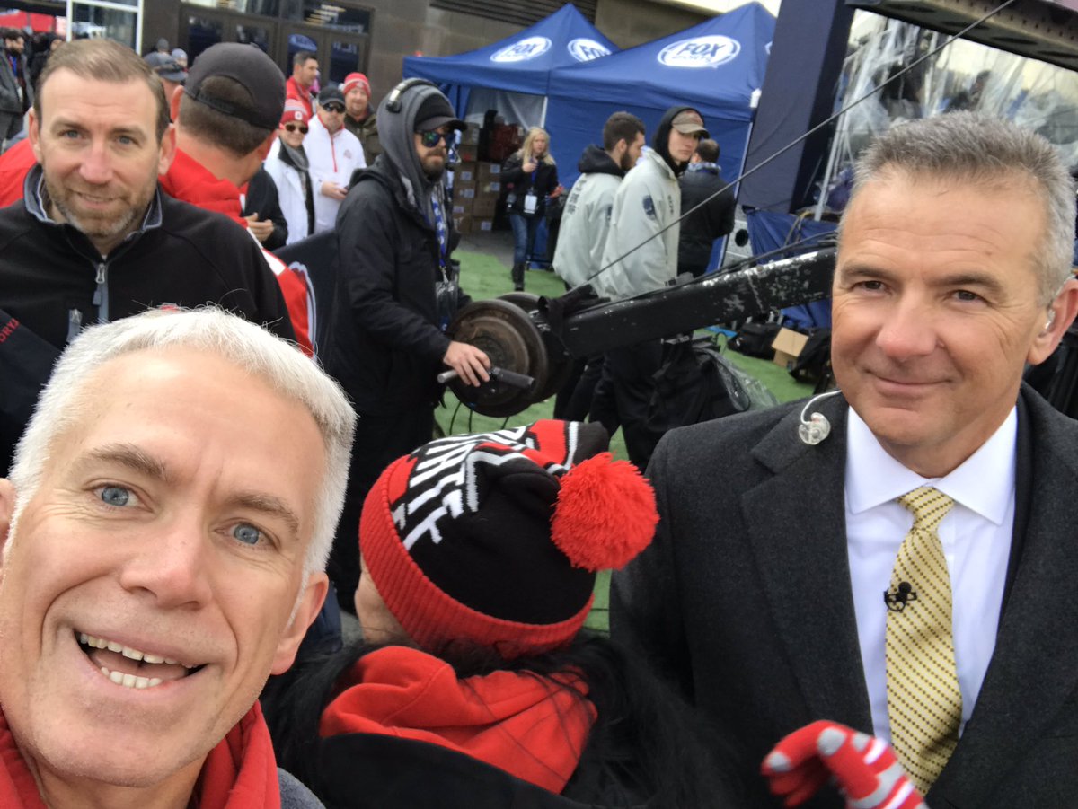 FireandBrimm's tweet photo. @CFBONFOX @CoachUrbanMeyer @OhioStateFB #UrbanKnows!
And #CoachMeyer - Thanks for the Time to Come On Over During the #PennState v #OhioState Festivities to Take a #Selfie!
A Highlight #Memory From a Very Fun Day!
#OhioState #Michigan #TheGame
#BorderBattle https://t.co/E9tCJ7t6GN