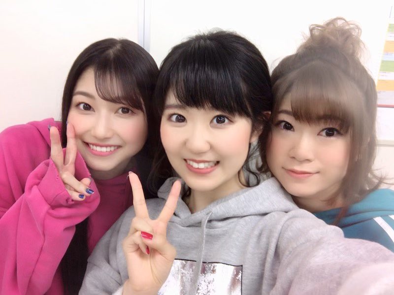 naobou_official's tweet photo. 「ダンベル何キロ持てる？」マッスルカーニバル、ありがとうございました！今楽屋にいたメンバーとぱしゃり★
素晴らしすぎるボディビルダーさんたちと、キレキレなお客さんと掛け声やスクワット大会など、筋肉が絆を紡ぎましたね…！！これからもみんなでナイスバルク！（東山奈央）
#ダンベル https://t.co/j1YiznsOjY