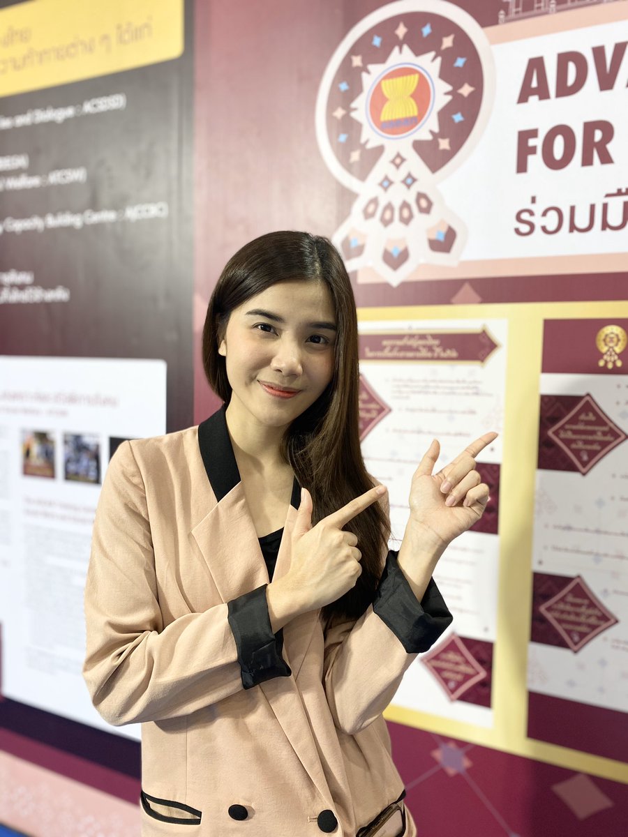 Note_Kewalit's tweet image. มาเฝ้าบูทกระทรวงเกษตรที่งาน Thailand friendly design expo ที่อิมแพค เจอคนสวยจากกระทรวงการต่างประเทศครับ 🥰🥰🥰
#PetchSweat16 #Sweat16 
#ThailandFriendlyDesignExpo2019