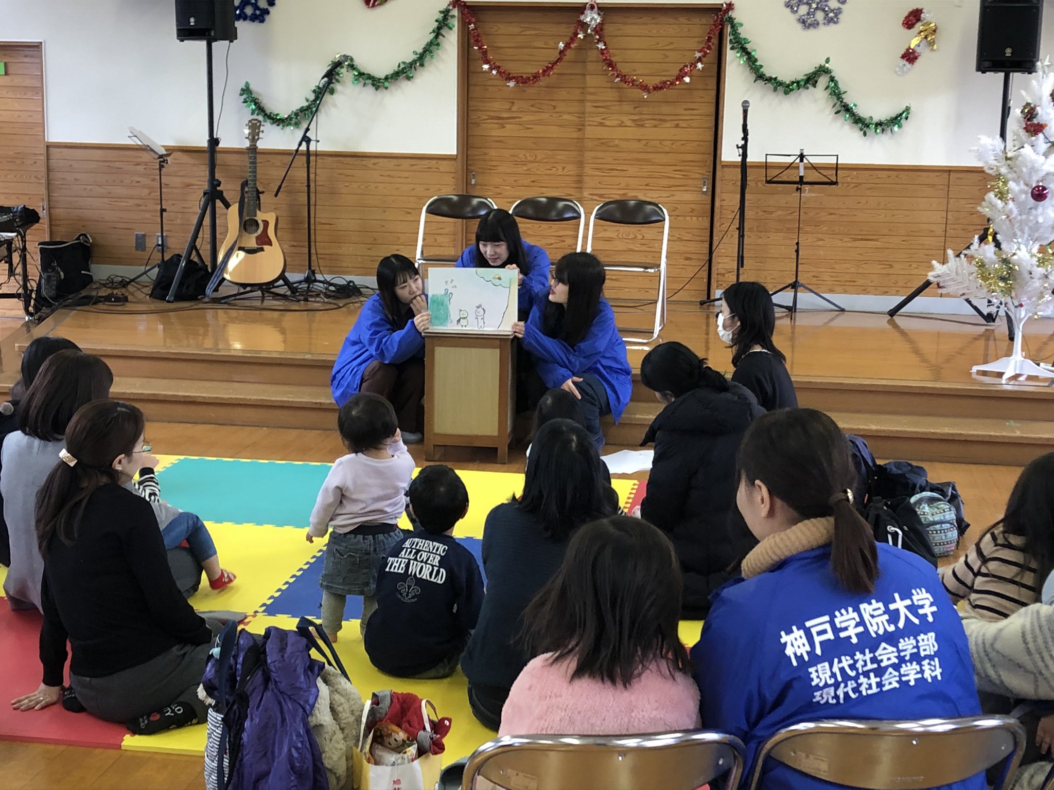 たじま未来プロジェクト やぶ プロジェクト Auf Twitter ちょっと早いクリスマス会 を養父市の子育て移住サポートセンターで開催 学生のオリジナル紙芝居 ミニコンサート おにぎりを作ろうタイム 最後にやっぷーとサンタさんが登場 楽しい時間でした みんな