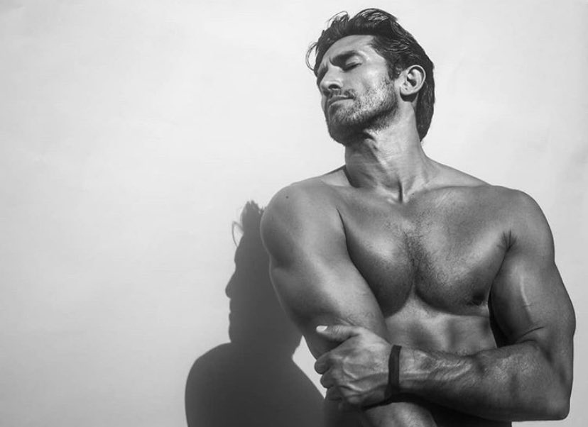 Revamping this account
•
Ares
•
God of war
•
Reckless playboy tendencies and an anger problem
•
Highly dominant but can be sweet at times
•
Rt?