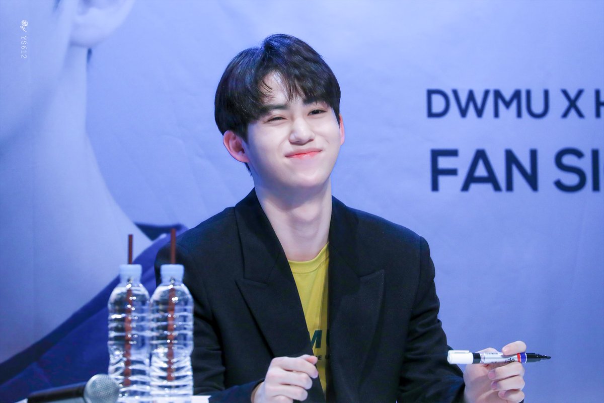 YS612_YS's tweet photo. 191124 디떱 팬싸 

𝙔𝙤𝙪 𝙝𝙖𝙙 𝙢𝙚 𝙖𝙩 𝙝𝙚𝙡𝙡𝙤 💕

@Woollim_rookie #DWMU
#울림 #황윤성 #HWANGYUNSEONG https://t.co/ifulJx3acS