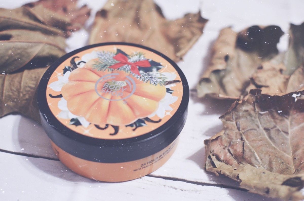 KabukiRune's tweet photo. The Body Shop Vanilla Pumpkin Body Butter ~ https://t.co/fDEgE89TNe 🍃
-
-
-
#halloween #halloween2019 #halloweenmakeup @TheBodyShopUK [#devonbloggers #ukbloggers #bloggerstribe #halloweenbodyshop #CrueltyFree #theclqrt #crueltyfreeblogger #bloggersunited #ukblogger] https://t.co/VnrZgcNmWW