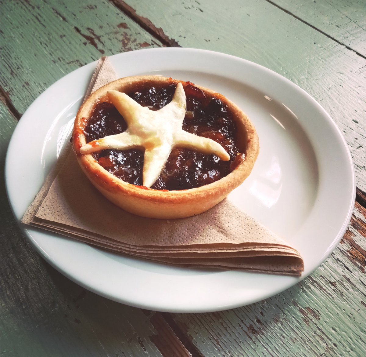 make_southwest's tweet photo. One week to go until Christmas Celebration Day!
🎄 Plastic-free decoration workshops
🎄 Mulled wine, mince pies
🎄 Pop up studios
🎄 Seasonal gifts
🎄 MAKE2019 exhibition of finest UK crafts
🎄 Plastic-free gift wrapping service
Open 10am-8pm
#ChristmasCrafts #DevonGuild https://t.co/cGps873yPv