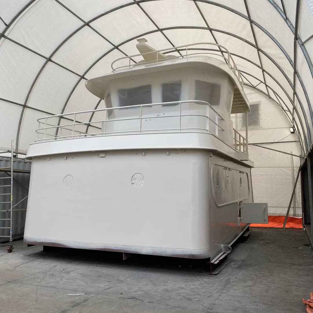 Begonnen met spuitwerk nieuw gemaakte brug