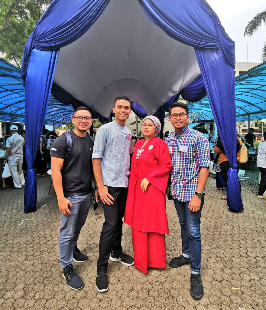 Sharmsoul's tweet photo. Malaysia Charity Bazaar 2019 ๐ฎ๐ฉ
.
#ADayInTheLifeOfAPublicist
#LoccoMY #BridgeBroadlyPR https://t.co/bxgwMJi43P