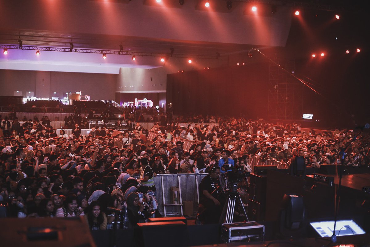 @YouTubeFanFest 2019 #KeterkaitanKeterikatan #YTFFID 

Photo by: <a href="/HafizhWeda/">weda</a>